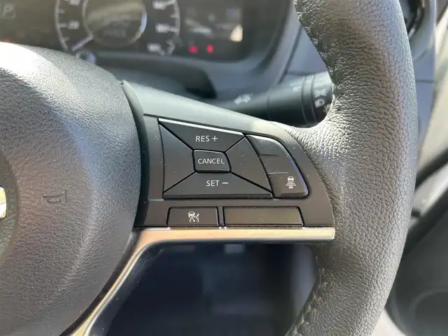 日産 ノート e－パワー メダリスト 愛媛県 2018(平30)年 3.5万km ブリリアントホワイトパール 純正ナビ（Bluetooth/フルセグTV）/アラウンドビューモニター/デジタルインナーミラー/インテリジェントクルーズコントロール/ETC/前方ドライブレコーダー/純正フロアマット/純正アルミホイール/ハーフレザー/前後コーナーセンサー/LEDヘッドライト