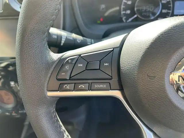 日産 ノート e－パワー メダリスト 愛媛県 2018(平30)年 3.5万km ブリリアントホワイトパール 純正ナビ（Bluetooth/フルセグTV）/アラウンドビューモニター/デジタルインナーミラー/インテリジェントクルーズコントロール/ETC/前方ドライブレコーダー/純正フロアマット/純正アルミホイール/ハーフレザー/前後コーナーセンサー/LEDヘッドライト