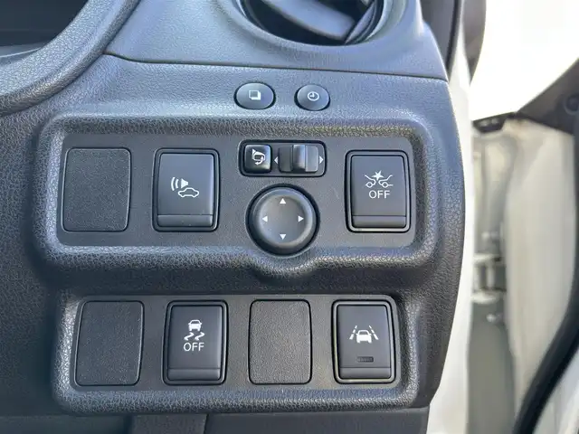 日産 ノート e－パワー メダリスト 愛媛県 2018(平30)年 3.5万km ブリリアントホワイトパール 純正ナビ（Bluetooth/フルセグTV）/アラウンドビューモニター/デジタルインナーミラー/インテリジェントクルーズコントロール/ETC/前方ドライブレコーダー/純正フロアマット/純正アルミホイール/ハーフレザー/前後コーナーセンサー/LEDヘッドライト