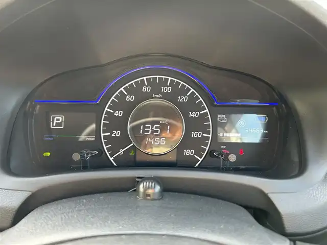 日産 ノート e－パワー メダリスト 愛媛県 2018(平30)年 3.5万km ブリリアントホワイトパール 純正ナビ（Bluetooth/フルセグTV）/アラウンドビューモニター/デジタルインナーミラー/インテリジェントクルーズコントロール/ETC/前方ドライブレコーダー/純正フロアマット/純正アルミホイール/ハーフレザー/前後コーナーセンサー/LEDヘッドライト