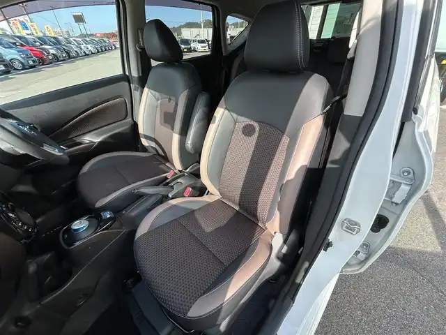 日産 ノート e－パワー メダリスト 愛媛県 2018(平30)年 3.5万km ブリリアントホワイトパール 純正ナビ（Bluetooth/フルセグTV）/アラウンドビューモニター/デジタルインナーミラー/インテリジェントクルーズコントロール/ETC/前方ドライブレコーダー/純正フロアマット/純正アルミホイール/ハーフレザー/前後コーナーセンサー/LEDヘッドライト