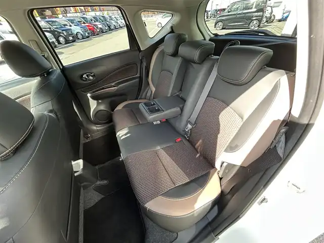 日産 ノート e－パワー メダリスト 愛媛県 2018(平30)年 3.5万km ブリリアントホワイトパール 純正ナビ（Bluetooth/フルセグTV）/アラウンドビューモニター/デジタルインナーミラー/インテリジェントクルーズコントロール/ETC/前方ドライブレコーダー/純正フロアマット/純正アルミホイール/ハーフレザー/前後コーナーセンサー/LEDヘッドライト