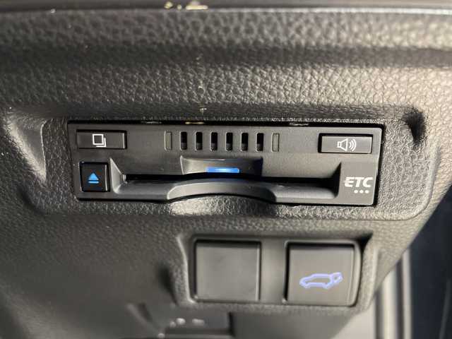 トヨタ カローラ クロス ハイブリッド Z 神奈川県 2022(令4)年 4.2万km アティチュードブラックマイカ 純正9インチディスプレイオーディオ/Bluetooth・CD・DVD・USB・フルセグTV・Miracast/パノラミックビューモニター/ブラインドスポットモニター/セーフティセンス/レーダークルーズコントロール/ハンズフリーパワーバックドア/ハーフレザーシート/シートヒーター/運転席パワーシート・シートリフター/前後ドライブレコーダー/ビルトインETC/LEDヘッドランプ・フォグランプ/純正フロアマット/純正18インチアルミホイール/オートマチックハイビーム/プリクラッシュセーフティ/レーントレーシングアシスト/ロードサインアシスト