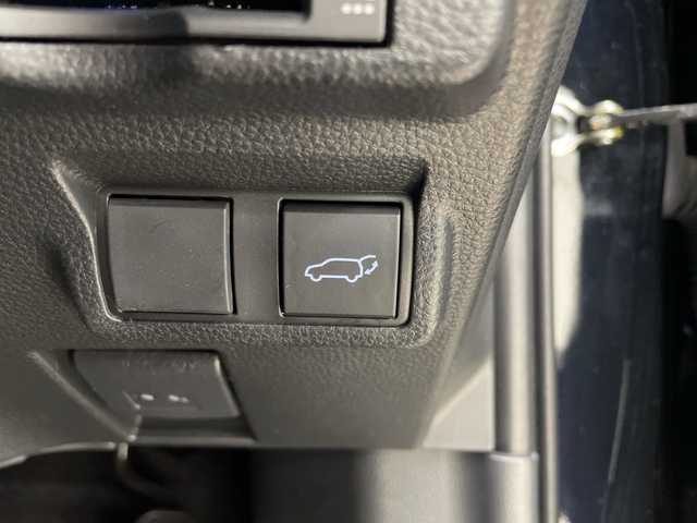 トヨタ カローラ クロス ハイブリッド Z 神奈川県 2022(令4)年 4.2万km アティチュードブラックマイカ 純正9インチディスプレイオーディオ/Bluetooth・CD・DVD・USB・フルセグTV・Miracast/パノラミックビューモニター/ブラインドスポットモニター/セーフティセンス/レーダークルーズコントロール/ハンズフリーパワーバックドア/ハーフレザーシート/シートヒーター/運転席パワーシート・シートリフター/前後ドライブレコーダー/ビルトインETC/LEDヘッドランプ・フォグランプ/純正フロアマット/純正18インチアルミホイール/オートマチックハイビーム/プリクラッシュセーフティ/レーントレーシングアシスト/ロードサインアシスト