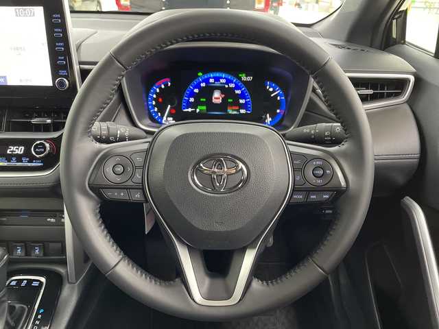 トヨタ カローラ クロス ハイブリッド Z 神奈川県 2022(令4)年 4.2万km アティチュードブラックマイカ 純正9インチディスプレイオーディオ/Bluetooth・CD・DVD・USB・フルセグTV・Miracast/パノラミックビューモニター/ブラインドスポットモニター/セーフティセンス/レーダークルーズコントロール/ハンズフリーパワーバックドア/ハーフレザーシート/シートヒーター/運転席パワーシート・シートリフター/前後ドライブレコーダー/ビルトインETC/LEDヘッドランプ・フォグランプ/純正フロアマット/純正18インチアルミホイール/オートマチックハイビーム/プリクラッシュセーフティ/レーントレーシングアシスト/ロードサインアシスト