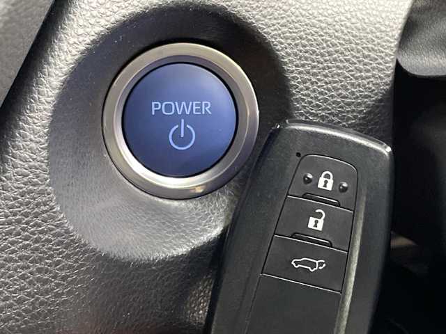 トヨタ カローラ クロス ハイブリッド Z 神奈川県 2022(令4)年 4.2万km アティチュードブラックマイカ 純正9インチディスプレイオーディオ/Bluetooth・CD・DVD・USB・フルセグTV・Miracast/パノラミックビューモニター/ブラインドスポットモニター/セーフティセンス/レーダークルーズコントロール/ハンズフリーパワーバックドア/ハーフレザーシート/シートヒーター/運転席パワーシート・シートリフター/前後ドライブレコーダー/ビルトインETC/LEDヘッドランプ・フォグランプ/純正フロアマット/純正18インチアルミホイール/オートマチックハイビーム/プリクラッシュセーフティ/レーントレーシングアシスト/ロードサインアシスト