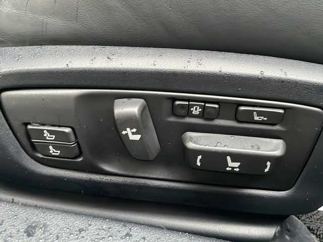 レクサス ＧＳ 300h Fスポーツ 愛知県 2013(平25)年 9万km スターライトブラックガラスフレーク /禁煙車//TRDフロントスポイラー//純正フロントドライブレコーダー//レザーシート//パワーシート//シートメモリー//シートヒーター//シートベンチレーション//ランバーサポート//純正HDDナビ//AM/FM/CD/DVD/SD/BT/USB//AUX/フルセグ//ビルトインETC//AFS//TRC//VSC//クルーズコントロール//LEDオートライト//フロントフォグランプ//ヘッドライトウォッシャー//MTモード付AT//本革巻ステアリング//ステアリングスイッチ//パドルシフト//電動チルトテレスコピック//自動防眩ミラー//オートリトラウィンカーミラー//ドライブモード//EVモード//SNOWモード//電動パーキングブレーキ//ブレーキホールド//電動リヤサンシェード//スマートキー//スペアキー2本//プッシュスタート//純正19インチAW//取扱説明書//ディーラー記録簿H25～H29