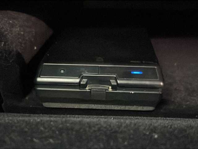 レクサス ＧＳ 300h Fスポーツ 愛知県 2013(平25)年 9万km スターライトブラックガラスフレーク /禁煙車//TRDフロントスポイラー//純正フロントドライブレコーダー//レザーシート//パワーシート//シートメモリー//シートヒーター//シートベンチレーション//ランバーサポート//純正HDDナビ//AM/FM/CD/DVD/SD/BT/USB//AUX/フルセグ//ビルトインETC//AFS//TRC//VSC//クルーズコントロール//LEDオートライト//フロントフォグランプ//ヘッドライトウォッシャー//MTモード付AT//本革巻ステアリング//ステアリングスイッチ//パドルシフト//電動チルトテレスコピック//自動防眩ミラー//オートリトラウィンカーミラー//ドライブモード//EVモード//SNOWモード//電動パーキングブレーキ//ブレーキホールド//電動リヤサンシェード//スマートキー//スペアキー2本//プッシュスタート//純正19インチAW//取扱説明書//ディーラー記録簿H25～H29