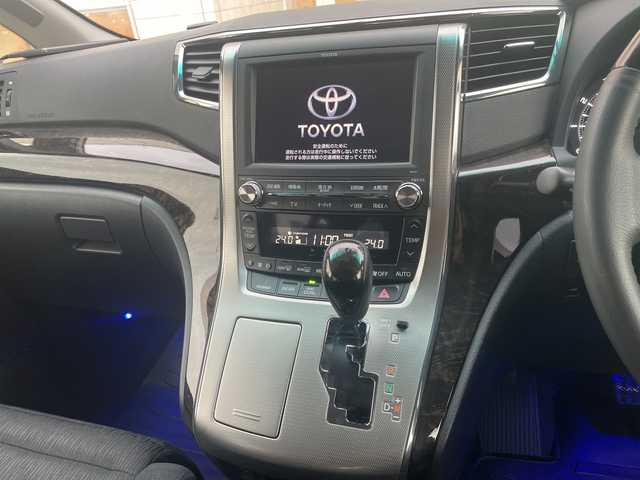 トヨタ ヴェルファイア 2．4Z Gエディション 青森県 2014(平26)年 9.6万km ホワイトパールクリスタルシャイン 4WD/純正メーカーHDDナビ・フルセグTV/CD・DVD・Bluetooth・USB/OPプレミアムサウンド18スピーカー/OPリアエンターテイメントシステム/純正9インチ後席モニター/OPパノラミックビューモニター/前席パワーシート/両側パワースライドドア/パワーバックドア/クルーズコントロール/クリアランスソナー/ワイパーデアイサー/社外ドラレコ一体型デジタルインナーミラー/ビルトインETC/AC100V100W/純正エンジンスターター/HIDヘッドライト/HIDフォグランプ/純正18インチアルミ/モデリスタフロントグリル