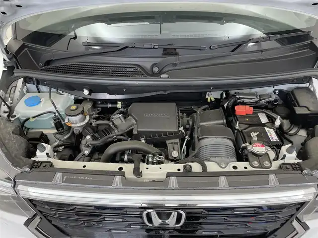ホンダ Ｎ ＢＯＸ カスタム ターボ コーディネートS 滋賀県 2024(令6)年 0.7万km プラチナホワイトパール 純正9インチナビ/【Bluetooth/USB/フルセグTV】/両側パワースライドドア/フルプライムスムースシート/ホンダセンシング/・衝突軽減ブレーキ/・先行車発進お知らせ機能/・歩行者事故低減ステアリング/・路外逸脱抑制機能/・標識認識機能/・渋滞追従機能付アダプティブクルーズコントロール/・車線維持支援システム/・誤発進抑制機能/・後方誤発進抑制機能/・近距離衝突軽減ブレーキ/・急アクセル抑制機能/・パーキングセンサーシステム/・オートハイビーム/バックカメラ/LEDヘッドライト/前方ドライブレコーダー/ビルトインETC/D/Nシートヒーター/後席ロールサンシェード/パドルシフト/プッシュスタート/スマートキー/ステアリングリモコン