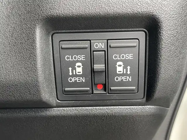 ホンダ Ｎ ＢＯＸ カスタム ターボ コーディネートS 滋賀県 2024(令6)年 0.7万km プラチナホワイトパール 純正9インチナビ/【Bluetooth/USB/フルセグTV】/両側パワースライドドア/フルプライムスムースシート/ホンダセンシング/・衝突軽減ブレーキ/・先行車発進お知らせ機能/・歩行者事故低減ステアリング/・路外逸脱抑制機能/・標識認識機能/・渋滞追従機能付アダプティブクルーズコントロール/・車線維持支援システム/・誤発進抑制機能/・後方誤発進抑制機能/・近距離衝突軽減ブレーキ/・急アクセル抑制機能/・パーキングセンサーシステム/・オートハイビーム/バックカメラ/LEDヘッドライト/前方ドライブレコーダー/ビルトインETC/D/Nシートヒーター/後席ロールサンシェード/パドルシフト/プッシュスタート/スマートキー/ステアリングリモコン