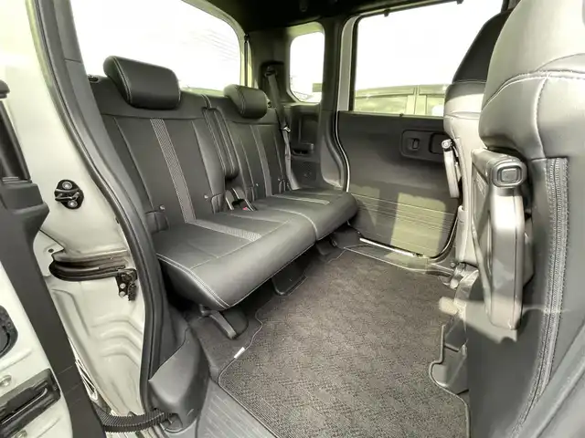 ホンダ Ｎ ＢＯＸ カスタム ターボ コーディネートS 滋賀県 2024(令6)年 0.7万km プラチナホワイトパール 純正9インチナビ/【Bluetooth/USB/フルセグTV】/両側パワースライドドア/フルプライムスムースシート/ホンダセンシング/・衝突軽減ブレーキ/・先行車発進お知らせ機能/・歩行者事故低減ステアリング/・路外逸脱抑制機能/・標識認識機能/・渋滞追従機能付アダプティブクルーズコントロール/・車線維持支援システム/・誤発進抑制機能/・後方誤発進抑制機能/・近距離衝突軽減ブレーキ/・急アクセル抑制機能/・パーキングセンサーシステム/・オートハイビーム/バックカメラ/LEDヘッドライト/前方ドライブレコーダー/ビルトインETC/D/Nシートヒーター/後席ロールサンシェード/パドルシフト/プッシュスタート/スマートキー/ステアリングリモコン