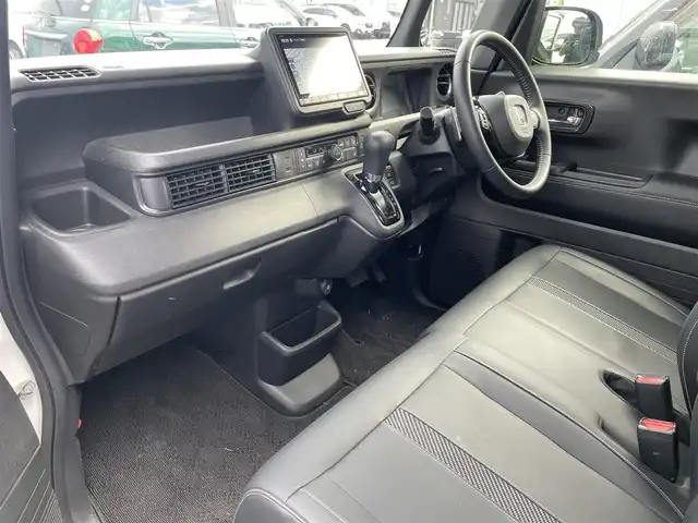 ホンダ Ｎ ＢＯＸ カスタム ターボ コーディネートS 滋賀県 2024(令6)年 0.7万km プラチナホワイトパール 純正9インチナビ/【Bluetooth/USB/フルセグTV】/両側パワースライドドア/フルプライムスムースシート/ホンダセンシング/・衝突軽減ブレーキ/・先行車発進お知らせ機能/・歩行者事故低減ステアリング/・路外逸脱抑制機能/・標識認識機能/・渋滞追従機能付アダプティブクルーズコントロール/・車線維持支援システム/・誤発進抑制機能/・後方誤発進抑制機能/・近距離衝突軽減ブレーキ/・急アクセル抑制機能/・パーキングセンサーシステム/・オートハイビーム/バックカメラ/LEDヘッドライト/前方ドライブレコーダー/ビルトインETC/D/Nシートヒーター/後席ロールサンシェード/パドルシフト/プッシュスタート/スマートキー/ステアリングリモコン