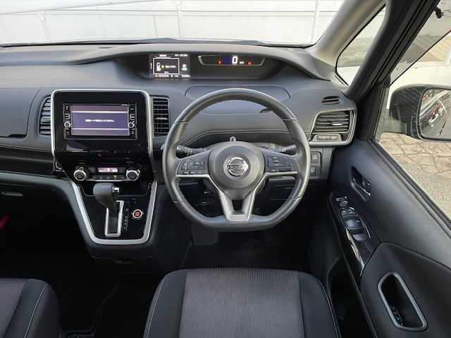 日産 セレナ ハイウェイスター 富山県 2017(平29)年 10.3万km ダイヤモンドブラック (株)IDOMが運営する【じしゃロン富山店】の自社ローン対象車両になります。こちらは現金ご利用時の価格です。自社ローンご希望の方は別途その旨お申付け下さい。/純正フリップダウンモニター/純正ナビ/FM/AM/CD/DVD/フルセグ/SD/Bluetooth/ETC/両側パワースライドドア/衝突軽減アシスト/横滑り防止/クルーズコントロール/８人乗り/プッシュスタート/スマートキー/純正ホイール積み込み/ハロゲンライト