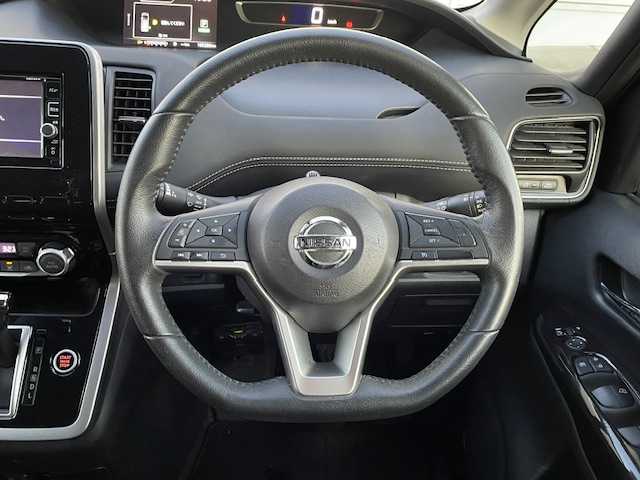 日産 セレナ ハイウェイスター 富山県 2017(平29)年 10.3万km ダイヤモンドブラック (株)IDOMが運営する【じしゃロン富山店】の自社ローン対象車両になります。こちらは現金ご利用時の価格です。自社ローンご希望の方は別途その旨お申付け下さい。/純正フリップダウンモニター/純正ナビ/FM/AM/CD/DVD/フルセグ/SD/Bluetooth/ETC/両側パワースライドドア/衝突軽減アシスト/横滑り防止/クルーズコントロール/８人乗り/プッシュスタート/スマートキー/純正ホイール積み込み/ハロゲンライト