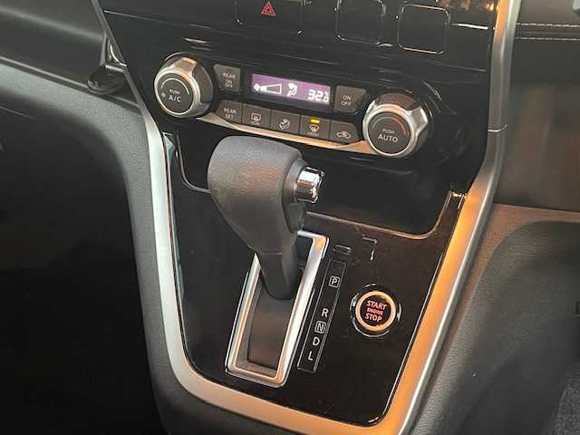 日産 セレナ ハイウェイスター 富山県 2017(平29)年 10.3万km ダイヤモンドブラック (株)IDOMが運営する【じしゃロン富山店】の自社ローン対象車両になります。こちらは現金ご利用時の価格です。自社ローンご希望の方は別途その旨お申付け下さい。/純正フリップダウンモニター/純正ナビ/FM/AM/CD/DVD/フルセグ/SD/Bluetooth/ETC/両側パワースライドドア/衝突軽減アシスト/横滑り防止/クルーズコントロール/８人乗り/プッシュスタート/スマートキー/純正ホイール積み込み/ハロゲンライト