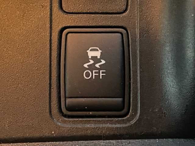 日産 セレナ ハイウェイスター 富山県 2017(平29)年 10.3万km ダイヤモンドブラック (株)IDOMが運営する【じしゃロン富山店】の自社ローン対象車両になります。こちらは現金ご利用時の価格です。自社ローンご希望の方は別途その旨お申付け下さい。/純正フリップダウンモニター/純正ナビ/FM/AM/CD/DVD/フルセグ/SD/Bluetooth/ETC/両側パワースライドドア/衝突軽減アシスト/横滑り防止/クルーズコントロール/８人乗り/プッシュスタート/スマートキー/純正ホイール積み込み/ハロゲンライト