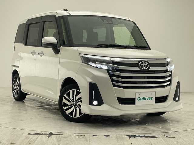 トヨタ ルーミー カスタムG 沖縄県 2023(令5)年 3.1万km パールホワイトⅢ 禁煙車/純正ナビ【NMZK-W73D】/（フルセグTV　CD　DVD　Bluetooth）/バックカメラ/ビルトインETC2.0/電動パーキング/レーダークルーズコントロール/アイドリングストップ/両側パワースライドドア/スマートアシスト/純正フロアマット/LEDヘッドライト/前後コーナーセンサー/ミュージックプレイヤー接続（IPod）/スマートキー/スペアキー/保証書/取扱説明書