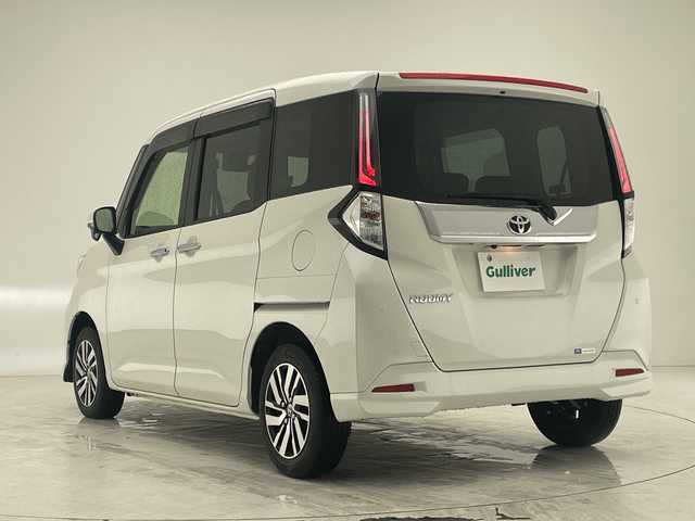 トヨタ ルーミー カスタムG 沖縄県 2023(令5)年 3.1万km パールホワイトⅢ 禁煙車/純正ナビ【NMZK-W73D】/（フルセグTV　CD　DVD　Bluetooth）/バックカメラ/ビルトインETC2.0/電動パーキング/レーダークルーズコントロール/アイドリングストップ/両側パワースライドドア/スマートアシスト/純正フロアマット/LEDヘッドライト/前後コーナーセンサー/ミュージックプレイヤー接続（IPod）/スマートキー/スペアキー/保証書/取扱説明書
