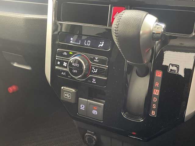 トヨタ ルーミー カスタムG 沖縄県 2023(令5)年 3.1万km パールホワイトⅢ 禁煙車/純正ナビ【NMZK-W73D】/（フルセグTV　CD　DVD　Bluetooth）/バックカメラ/ビルトインETC2.0/電動パーキング/レーダークルーズコントロール/アイドリングストップ/両側パワースライドドア/スマートアシスト/純正フロアマット/LEDヘッドライト/前後コーナーセンサー/ミュージックプレイヤー接続（IPod）/スマートキー/スペアキー/保証書/取扱説明書