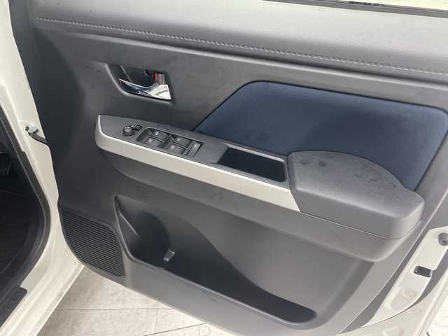 トヨタ ルーミー カスタムG 沖縄県 2023(令5)年 3.1万km パールホワイトⅢ 禁煙車/純正ナビ【NMZK-W73D】/（フルセグTV　CD　DVD　Bluetooth）/バックカメラ/ビルトインETC2.0/電動パーキング/レーダークルーズコントロール/アイドリングストップ/両側パワースライドドア/スマートアシスト/純正フロアマット/LEDヘッドライト/前後コーナーセンサー/ミュージックプレイヤー接続（IPod）/スマートキー/スペアキー/保証書/取扱説明書