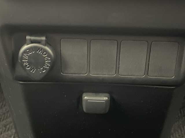 トヨタ ルーミー カスタムG 沖縄県 2023(令5)年 3.1万km パールホワイトⅢ 禁煙車/純正ナビ【NMZK-W73D】/（フルセグTV　CD　DVD　Bluetooth）/バックカメラ/ビルトインETC2.0/電動パーキング/レーダークルーズコントロール/アイドリングストップ/両側パワースライドドア/スマートアシスト/純正フロアマット/LEDヘッドライト/前後コーナーセンサー/ミュージックプレイヤー接続（IPod）/スマートキー/スペアキー/保証書/取扱説明書