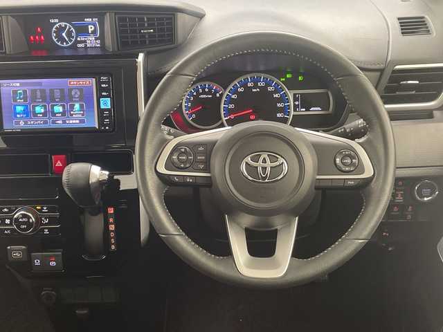 トヨタ ルーミー カスタムG 沖縄県 2023(令5)年 3.1万km パールホワイトⅢ 禁煙車/純正ナビ【NMZK-W73D】/（フルセグTV　CD　DVD　Bluetooth）/バックカメラ/ビルトインETC2.0/電動パーキング/レーダークルーズコントロール/アイドリングストップ/両側パワースライドドア/スマートアシスト/純正フロアマット/LEDヘッドライト/前後コーナーセンサー/ミュージックプレイヤー接続（IPod）/スマートキー/スペアキー/保証書/取扱説明書