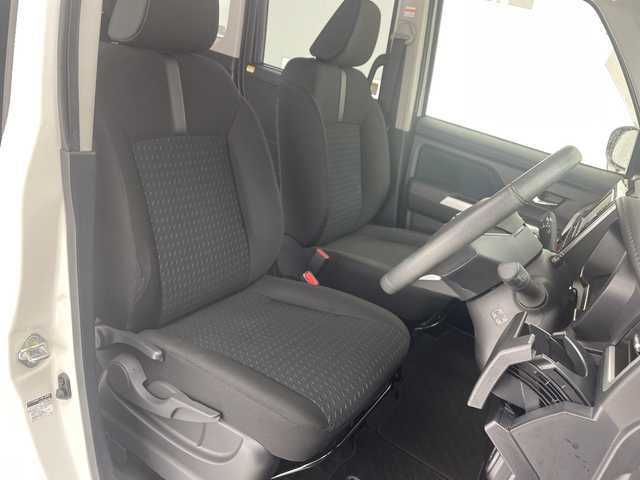 トヨタ ルーミー カスタムG 沖縄県 2023(令5)年 3.1万km パールホワイトⅢ 禁煙車/純正ナビ【NMZK-W73D】/（フルセグTV　CD　DVD　Bluetooth）/バックカメラ/ビルトインETC2.0/電動パーキング/レーダークルーズコントロール/アイドリングストップ/両側パワースライドドア/スマートアシスト/純正フロアマット/LEDヘッドライト/前後コーナーセンサー/ミュージックプレイヤー接続（IPod）/スマートキー/スペアキー/保証書/取扱説明書