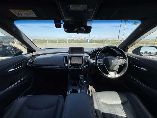 トヨタ クラウン ハイブリッド RS アドバンス 佐賀県 2018(平30)年 12.5万km プレシャスブラックパール トヨタセーフティーセンス/プリクラッシュセーフティー/レーンディパーチャーアラート/レーントレーシングアシスト/クリアランスソナー/レーダークルーズコントロール/レザーシートパッケージ/本革シート/前席シートヒーター/前席シートベンチレーション/ステアリングヒーター/助手席肩口パワーシートスイッチ/合成皮革巻きオーナメント表皮/純正ナビゲーション/AM/FM/Bluetooth/フルセグ/CD/DVD//バックカメラ/純正18インチアルミホイール/純正リアスポイラー/後席スモークフィルム/後席オートサンシェード/スマートキー/スペアキー/パドルシフト/LEDヘッドライト/前方ドライブレコーダー/USB入力端子