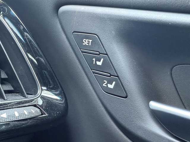 トヨタ クラウン ハイブリッド RS アドバンス 佐賀県 2018(平30)年 12.5万km プレシャスブラックパール トヨタセーフティーセンス/プリクラッシュセーフティー/レーンディパーチャーアラート/レーントレーシングアシスト/クリアランスソナー/レーダークルーズコントロール/レザーシートパッケージ/本革シート/前席シートヒーター/前席シートベンチレーション/ステアリングヒーター/助手席肩口パワーシートスイッチ/合成皮革巻きオーナメント表皮/純正ナビゲーション/AM/FM/Bluetooth/フルセグ/CD/DVD//バックカメラ/純正18インチアルミホイール/純正リアスポイラー/後席スモークフィルム/後席オートサンシェード/スマートキー/スペアキー/パドルシフト/LEDヘッドライト/前方ドライブレコーダー/USB入力端子