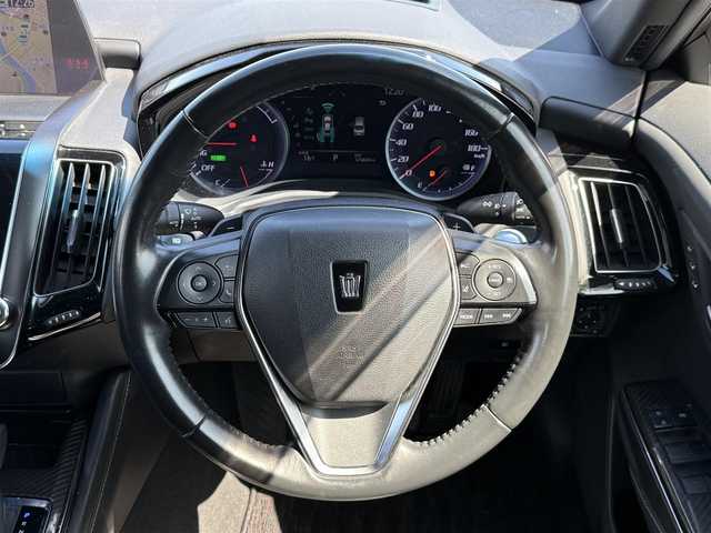 トヨタ クラウン ハイブリッド RS アドバンス 佐賀県 2018(平30)年 12.5万km プレシャスブラックパール トヨタセーフティーセンス/プリクラッシュセーフティー/レーンディパーチャーアラート/レーントレーシングアシスト/クリアランスソナー/レーダークルーズコントロール/レザーシートパッケージ/本革シート/前席シートヒーター/前席シートベンチレーション/ステアリングヒーター/助手席肩口パワーシートスイッチ/合成皮革巻きオーナメント表皮/純正ナビゲーション/AM/FM/Bluetooth/フルセグ/CD/DVD//バックカメラ/純正18インチアルミホイール/純正リアスポイラー/後席スモークフィルム/後席オートサンシェード/スマートキー/スペアキー/パドルシフト/LEDヘッドライト/前方ドライブレコーダー/USB入力端子