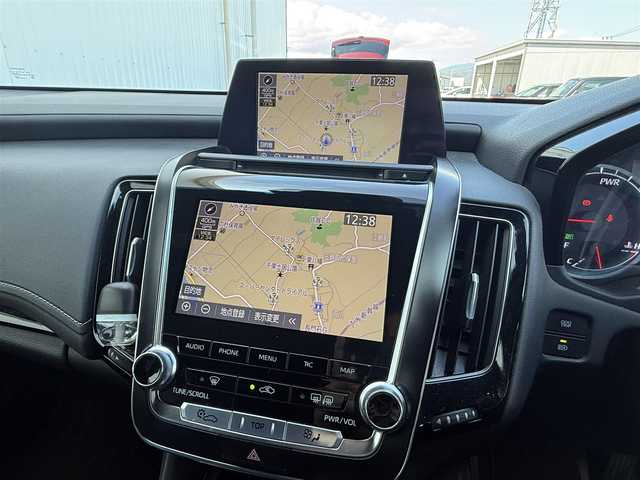 トヨタ クラウン ハイブリッド RS アドバンス 佐賀県 2018(平30)年 12.5万km プレシャスブラックパール トヨタセーフティーセンス/プリクラッシュセーフティー/レーンディパーチャーアラート/レーントレーシングアシスト/クリアランスソナー/レーダークルーズコントロール/レザーシートパッケージ/本革シート/前席シートヒーター/前席シートベンチレーション/ステアリングヒーター/助手席肩口パワーシートスイッチ/合成皮革巻きオーナメント表皮/純正ナビゲーション/AM/FM/Bluetooth/フルセグ/CD/DVD//バックカメラ/純正18インチアルミホイール/純正リアスポイラー/後席スモークフィルム/後席オートサンシェード/スマートキー/スペアキー/パドルシフト/LEDヘッドライト/前方ドライブレコーダー/USB入力端子