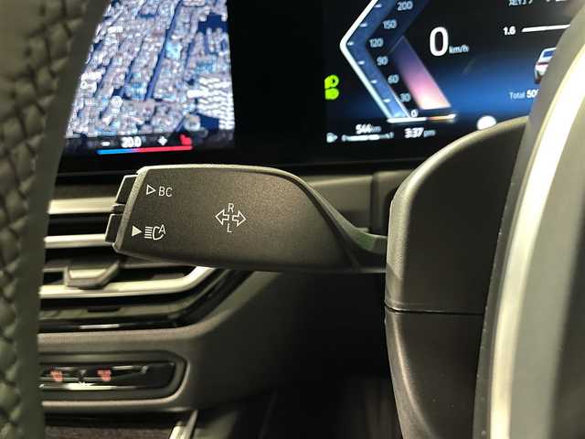 ＢＭＷ ＢＭＷ Ｍ３４０ｉ xDrive 道央・札幌 2024(令6)年 0.5万km 白 サウンド・パッケージ/　・harman/kardon サラウンド・サウンド・システム/　・地上デジタルTVチューナー/　・アコースティック・ガラス/ステアリング・ホイール・ヒーティング/アッシュ・グレーブラウン・ファインウッド・トリム/ドライビング・アシスト・プロフェッショナル/　・高速道路渋滞時ハンズ・オフ・アシスト/　・ ACC／アクティブ・クルーズ・コントロール（ストップ&ゴー機能付）/　・ステアリング&レーン・コントロール・アシスト/　・ レーン・ディパーチャー・ウォーニング（車線逸脱警告システム）/　・ レーン・キーピング・アシスト/　・ レーン・チェンジ・ウォーニング/　・衝突回避・被害軽減ブレーキ（事故回避アシスト付）/　・前車接近警告機能/　・後車衝突警告機能/　・クロス・トラフィック・ウォーニング（フロント&リヤ）/パーキング・アシスト・プラス/　・ーパーキング・アシスト（並列／縦列）/　・ アクティブPDC/　・ サラウンド・ビュー・システム/DSC/ASC/DTC/CBC/DBC/BMWヘッドアップディスプレイ/シートヒーター(D/N)/パワーシート(D/N)/アダプティブLEDヘッドライト