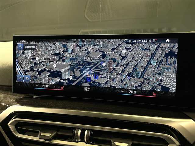 ＢＭＷ ＢＭＷ Ｍ３４０ｉ xDrive 道央・札幌 2024(令6)年 0.5万km 白 サウンド・パッケージ/　・harman/kardon サラウンド・サウンド・システム/　・地上デジタルTVチューナー/　・アコースティック・ガラス/ステアリング・ホイール・ヒーティング/アッシュ・グレーブラウン・ファインウッド・トリム/ドライビング・アシスト・プロフェッショナル/　・高速道路渋滞時ハンズ・オフ・アシスト/　・ ACC／アクティブ・クルーズ・コントロール（ストップ&ゴー機能付）/　・ステアリング&レーン・コントロール・アシスト/　・ レーン・ディパーチャー・ウォーニング（車線逸脱警告システム）/　・ レーン・キーピング・アシスト/　・ レーン・チェンジ・ウォーニング/　・衝突回避・被害軽減ブレーキ（事故回避アシスト付）/　・前車接近警告機能/　・後車衝突警告機能/　・クロス・トラフィック・ウォーニング（フロント&リヤ）/パーキング・アシスト・プラス/　・ーパーキング・アシスト（並列／縦列）/　・ アクティブPDC/　・ サラウンド・ビュー・システム/DSC/ASC/DTC/CBC/DBC/BMWヘッドアップディスプレイ/シートヒーター(D/N)/パワーシート(D/N)/アダプティブLEDヘッドライト