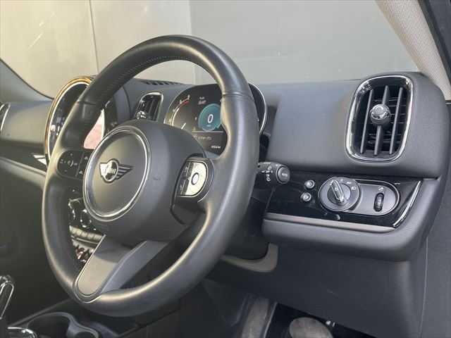 ＭＩＮＩ ＢＭＷ ミニ クロスオーバー クーパー D 和歌山県 2021(令3)年 2.8万km 緑 ACC/インテリジェントセーフティ/純正ナビ/バックカメラ/ドライブレコーダー/コンフォートアクセス/オートテールゲート/LEDヘッドライト/コーナーセンサー/アイドリングストップ/ETC