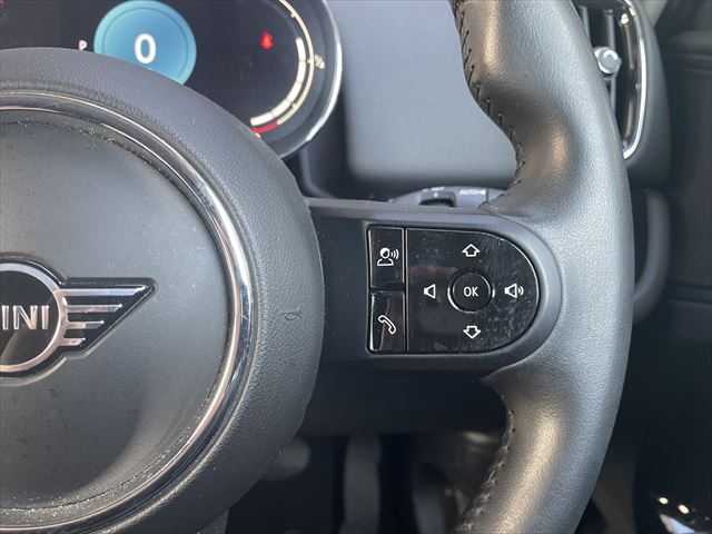 ＭＩＮＩ ＢＭＷ ミニ クロスオーバー クーパー D 和歌山県 2021(令3)年 2.8万km 緑 ACC/インテリジェントセーフティ/純正ナビ/バックカメラ/ドライブレコーダー/コンフォートアクセス/オートテールゲート/LEDヘッドライト/コーナーセンサー/アイドリングストップ/ETC