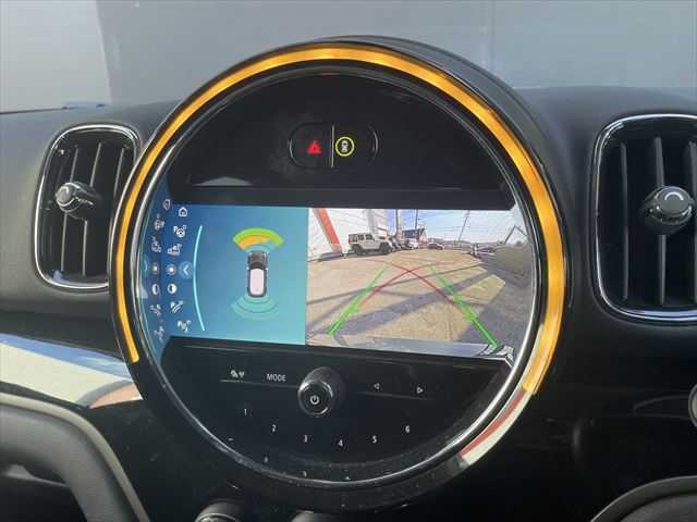 ＭＩＮＩ ＢＭＷ ミニ クロスオーバー クーパー D 和歌山県 2021(令3)年 2.8万km 緑 ACC/インテリジェントセーフティ/純正ナビ/バックカメラ/ドライブレコーダー/コンフォートアクセス/オートテールゲート/LEDヘッドライト/コーナーセンサー/アイドリングストップ/ETC