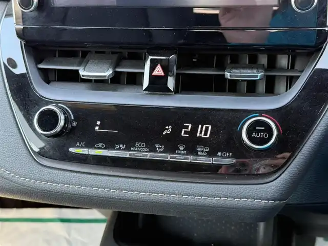 トヨタ カローラツーリング ハイブリッド ダブルバイビー 愛知県 2021(令3)年 6.8万km スパークリングブラックパールクリスタルシャイン 純正ナビ(BT/AM/FM)/フルセグTV/バックカメラ/ビルトインETC2.0/レーダークルーズコントロール/インテリジェントクリアランスソナー/セーフティセンス/・プリクラッシュセーフティ/・レーントレーシングアシスト/・オートマチックハイビーム/・ロードサインアシスト/丸型1灯式LEDヘッドランプ/オートライト/オートエアコン/本革巻きステアリング/合皮/レザテックコンビスポーティシート/スマック17インチアルミホイール/スマートエントリー/スタートシステム
