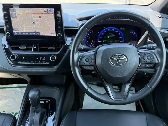 トヨタ カローラツーリング ハイブリッド ダブルバイビー 愛知県 2021(令3)年 6.8万km スパークリングブラックパールクリスタルシャイン 純正ナビ(BT/AM/FM)/フルセグTV/バックカメラ/ビルトインETC2.0/レーダークルーズコントロール/インテリジェントクリアランスソナー/セーフティセンス/・プリクラッシュセーフティ/・レーントレーシングアシスト/・オートマチックハイビーム/・ロードサインアシスト/丸型1灯式LEDヘッドランプ/オートライト/オートエアコン/本革巻きステアリング/合皮/レザテックコンビスポーティシート/スマック17インチアルミホイール/スマートエントリー/スタートシステム