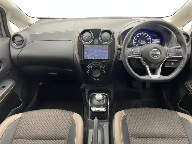 日産 ノート e－パワー メダリスト 愛知県 2020(令2)年 2.1万km ブリリアントシルバー 社外メモリナビ　Ｂｌｕｅｔｏｏｔｈ　ラジオ　全方位カメラ　デジタルインナーミラー　エマージェンシーブレーキ　衝突軽減　車線逸脱　追従クルコン　コーナーセンサー　ＬＥＤオートライト　ハーフレザー　禁煙車