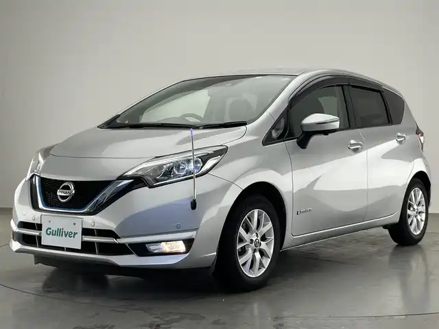 日産 ノート e－パワー メダリスト 愛知県 2020(令2)年 2.1万km ブリリアントシルバー 社外メモリナビ　Ｂｌｕｅｔｏｏｔｈ　ラジオ　全方位カメラ　デジタルインナーミラー　エマージェンシーブレーキ　衝突軽減　車線逸脱　追従クルコン　コーナーセンサー　ＬＥＤオートライト　ハーフレザー　禁煙車