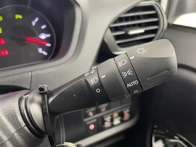 トヨタ ノア Si ダブルバイビーⅡ 埼玉県 2020(令2)年 1.6万km ホワイトパールクリスタルシャイン 純正９インチナビ　フリップダウンモニター　バックカメラ　両側パワースライドドア　ビルトインＥＴＣ　クルーズコントロール　アルミホイール　ＬＥＤライト　スマートキー　Ｂｌｕｅｔｏｏｔｈ　地デジＴＶ