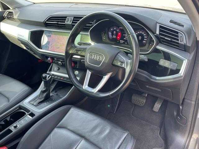 アウディ Ｑ３ 35TDIクワトロ アドバンスド 埼玉県 2020(令2)年 4.9万km グレーＭ 黒革　/シートヒーター　/パノラマサンルーフ　/アラウンドビューカメラ　/バーチャルコクピット　/ドラレコ　/ＥＴＣ