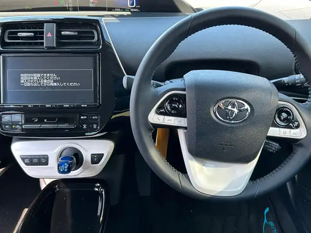 トヨタ プリウス Sセーフティプラス 大阪府 2018(平30)年 3.9万km ホワイトパールクリスタルシャイン 純正９インチナビ/   フルセグTV/CD/DVD/Bluetooth/バックモニター/横滑り防止装置/パーキングアシスト（駐車支援システム）/社外エアロ/レーダークルーズコントロール/レーンキープアシスト/ドライブレコーダー/オートマチックハイビーム/コーナーセンサー/純正フロアマット/プッシュスタート/スマートキー/ＥＴＣ/ＬＥＤライト