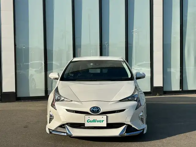 トヨタ プリウス Sセーフティプラス 大阪府 2018(平30)年 3.9万km ホワイトパールクリスタルシャイン 純正９インチナビ/   フルセグTV/CD/DVD/Bluetooth/バックモニター/横滑り防止装置/パーキングアシスト（駐車支援システム）/社外エアロ/レーダークルーズコントロール/レーンキープアシスト/ドライブレコーダー/オートマチックハイビーム/コーナーセンサー/純正フロアマット/プッシュスタート/スマートキー/ＥＴＣ/ＬＥＤライト