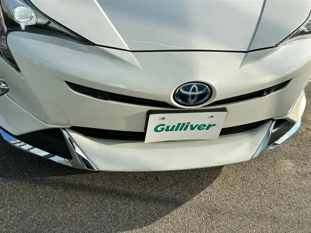 トヨタ プリウス Sセーフティプラス 大阪府 2018(平30)年 3.9万km ホワイトパールクリスタルシャイン 純正９インチナビ/   フルセグTV/CD/DVD/Bluetooth/バックモニター/横滑り防止装置/パーキングアシスト（駐車支援システム）/社外エアロ/レーダークルーズコントロール/レーンキープアシスト/ドライブレコーダー/オートマチックハイビーム/コーナーセンサー/純正フロアマット/プッシュスタート/スマートキー/ＥＴＣ/ＬＥＤライト