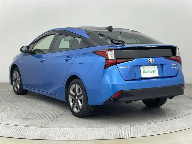 トヨタ プリウス S ツーリングセレクション 道央・札幌 2019(平31)年 6.8万km ブルーM ・４WD/・寒冷地仕様/・純正SDナビ/　CD/DVD/SD/BT/フルセグ/・バックカメラ/・ビルトインETC/・デジタルインナーミラー/・純正ドライブレコーダー/・トヨタセーフティセンス/・プリクラッシュセーフティ/・レーダークルーズコントロール/・レーンキープアシスト/・オートハイビーム/・クリアランスソナー/・レザーシート/・前席シートヒーター/・LEDヘッドライト/・フォグライト/・オートライト/・カーボン調ルーフフィルム/・純正AW/・プッシュスタート/・スマートキー/・純正フロアマット