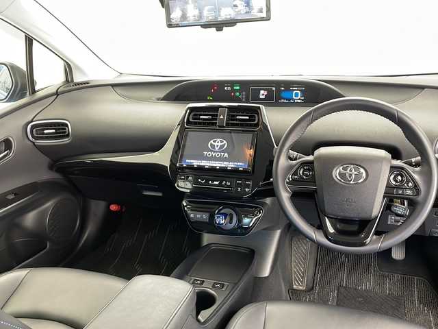 トヨタ プリウス S ツーリングセレクション 長野県 2019(平31)年 6.8万km ブルーM ４WD/寒冷地仕様/純正SDナビ（CD/DVD/SD/Bluetooth//フルセグTV/AM/FM）/トヨタセーフティセンス/・プリクラッシュセーフティ/・レーダークルーズコントロール/・レーンキープアシスト/・オートハイビーム/・クリアランスソナー/純正前方ドライブレコーダー/バックカメラ/デジタルインナーミラー/ビルトインETC/レザーシート/前席シートヒーター/LEDヘッドライト/フォグライト/オートライト/カーボン調ルーフフィルム/純正17インチAW/プッシュスタート/スマートキー/純正フロアマット