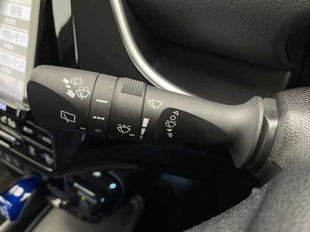 トヨタ プリウス S ツーリングセレクション 長野県 2019(平31)年 6.8万km ブルーM ４WD/寒冷地仕様/純正SDナビ（CD/DVD/SD/Bluetooth//フルセグTV/AM/FM）/トヨタセーフティセンス/・プリクラッシュセーフティ/・レーダークルーズコントロール/・レーンキープアシスト/・オートハイビーム/・クリアランスソナー/純正前方ドライブレコーダー/バックカメラ/デジタルインナーミラー/ビルトインETC/レザーシート/前席シートヒーター/LEDヘッドライト/フォグライト/オートライト/カーボン調ルーフフィルム/純正17インチAW/プッシュスタート/スマートキー/純正フロアマット
