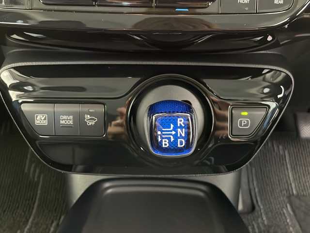 トヨタ プリウス S ツーリングセレクション 長野県 2019(平31)年 6.8万km ブルーM ４WD/寒冷地仕様/純正SDナビ（CD/DVD/SD/Bluetooth//フルセグTV/AM/FM）/トヨタセーフティセンス/・プリクラッシュセーフティ/・レーダークルーズコントロール/・レーンキープアシスト/・オートハイビーム/・クリアランスソナー/純正前方ドライブレコーダー/バックカメラ/デジタルインナーミラー/ビルトインETC/レザーシート/前席シートヒーター/LEDヘッドライト/フォグライト/オートライト/カーボン調ルーフフィルム/純正17インチAW/プッシュスタート/スマートキー/純正フロアマット